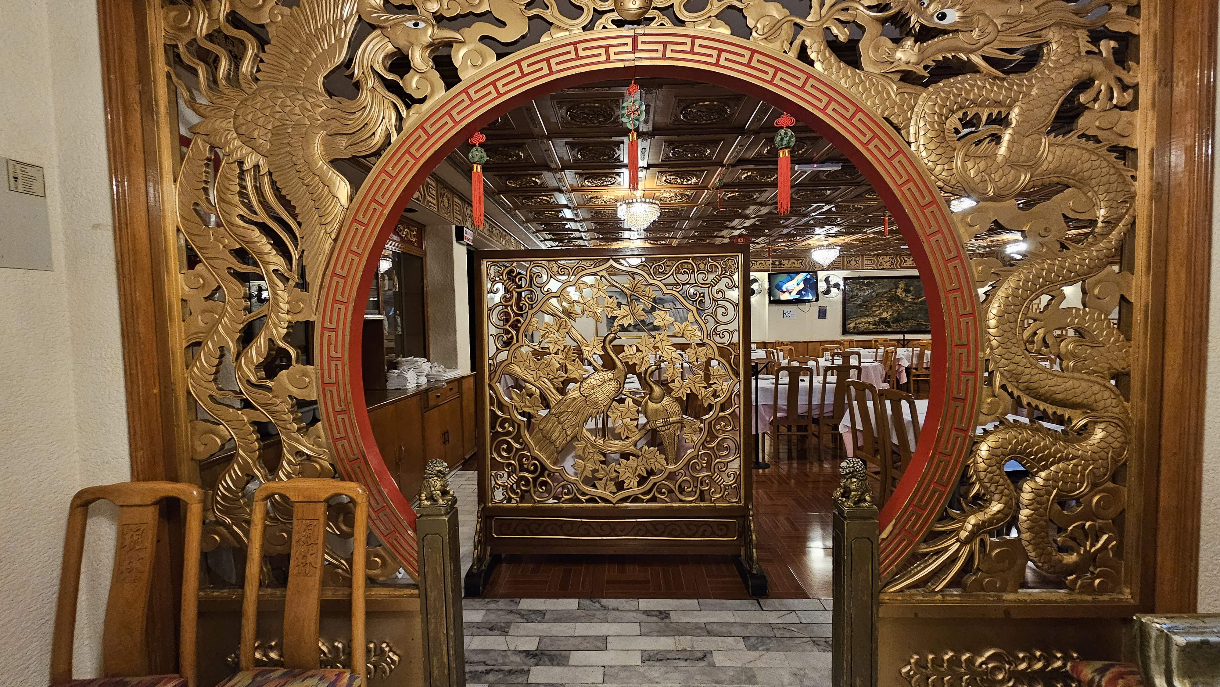 El arco de bienvenida, al puro estilo chino